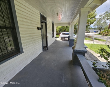 836 W 21st Street - Photo Thumbnail 1