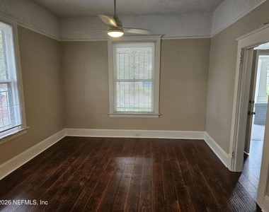 836 W 21st Street - Photo Thumbnail 10