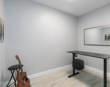 109 Laurel Lane - Photo Thumbnail 34