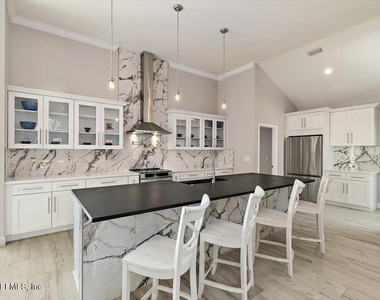 109 Laurel Lane - Photo Thumbnail 8