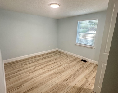 1635 Natalie Road - Photo Thumbnail 5