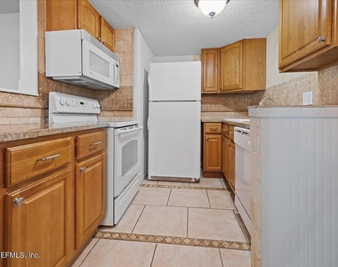 101 Villa Del Mar Drive - Photo Thumbnail 6