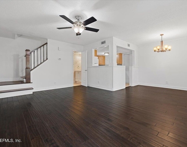 101 Villa Del Mar Drive - Photo Thumbnail 3
