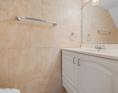 101 Villa Del Mar Drive - Photo Thumbnail 7