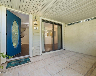 101 Villa Del Mar Drive - Photo Thumbnail 2