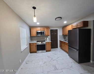 4106 Lockhart Drive N - Photo Thumbnail 2