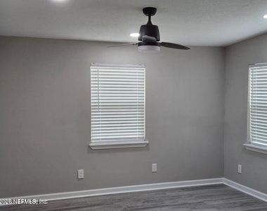4106 Lockhart Drive N - Photo Thumbnail 9