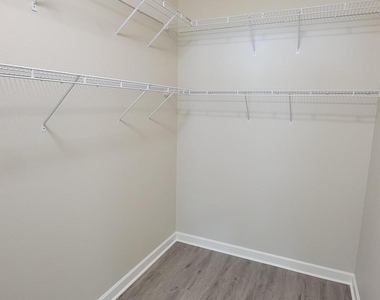 2735 Woodsdale Drive - Photo Thumbnail 16