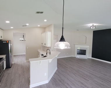 2735 Woodsdale Drive - Photo Thumbnail 4