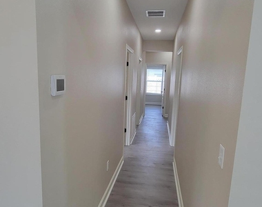 2735 Woodsdale Drive - Photo Thumbnail 19