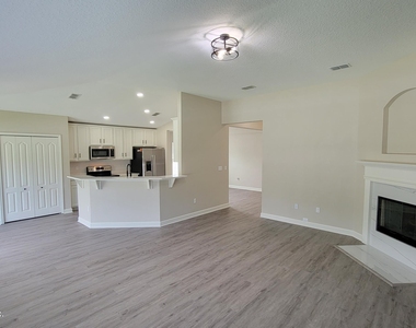 2735 Woodsdale Drive - Photo Thumbnail 8