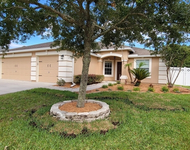 2735 Woodsdale Drive - Photo Thumbnail 3