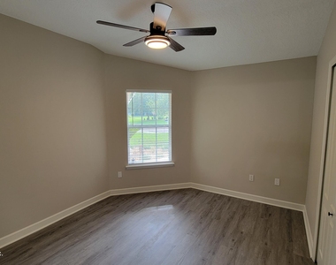 2735 Woodsdale Drive - Photo Thumbnail 20