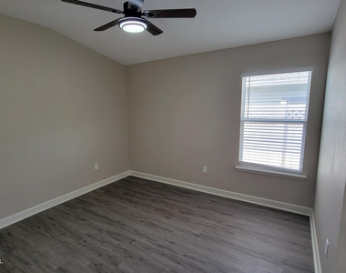 2735 Woodsdale Drive - Photo Thumbnail 26