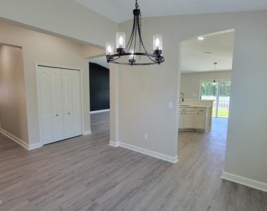 2735 Woodsdale Drive - Photo Thumbnail 12