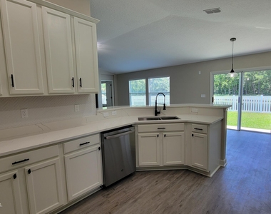 2735 Woodsdale Drive - Photo Thumbnail 6