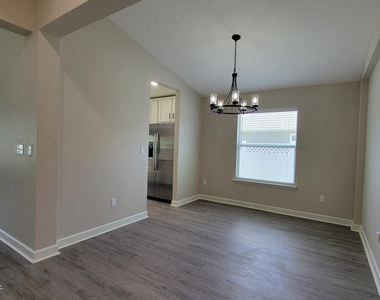 2735 Woodsdale Drive - Photo Thumbnail 11