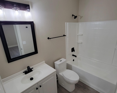 2735 Woodsdale Drive - Photo Thumbnail 22
