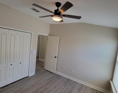 2735 Woodsdale Drive - Photo Thumbnail 29