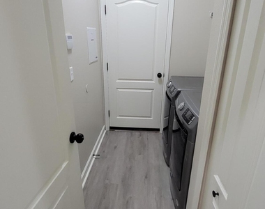 2735 Woodsdale Drive - Photo Thumbnail 25