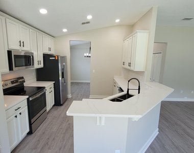 2735 Woodsdale Drive - Photo Thumbnail 5