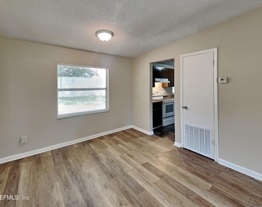4888 Strato Road W - Photo Thumbnail 4