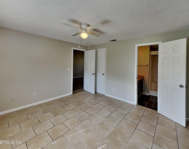 4888 Strato Road W - Photo Thumbnail 7