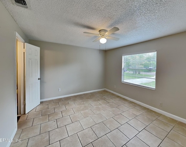 4888 Strato Road W - Photo Thumbnail 8