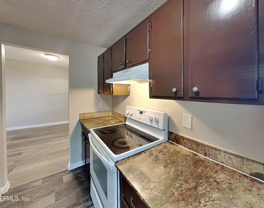 4888 Strato Road W - Photo Thumbnail 5