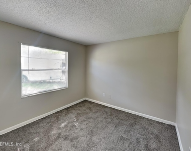 4888 Strato Road W - Photo Thumbnail 12