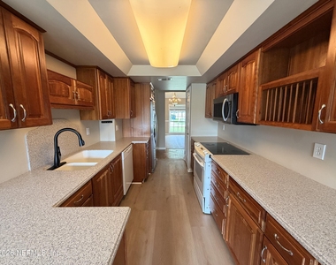 1231 American Eagle Lane - Photo Thumbnail 14