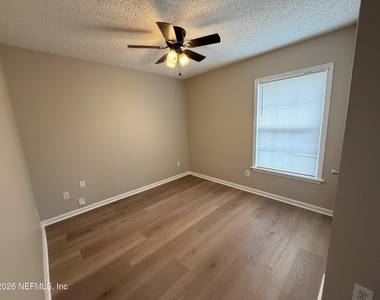 1231 American Eagle Lane - Photo Thumbnail 16