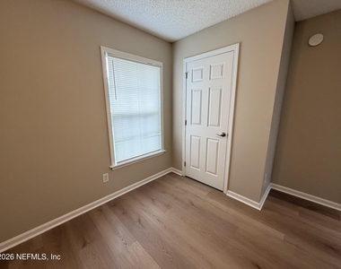 1231 American Eagle Lane - Photo Thumbnail 15