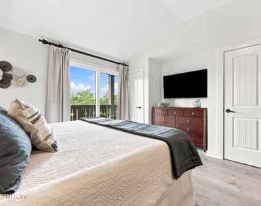 965 Registry Boulevard - Photo Thumbnail 6