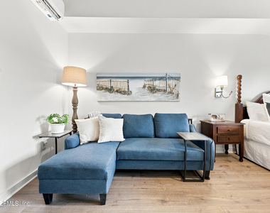 965 Registry Boulevard - Photo Thumbnail 4
