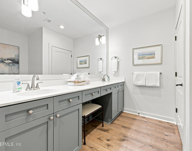965 Registry Boulevard - Photo Thumbnail 6