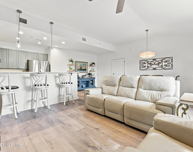 965 Registry Boulevard - Photo Thumbnail 8