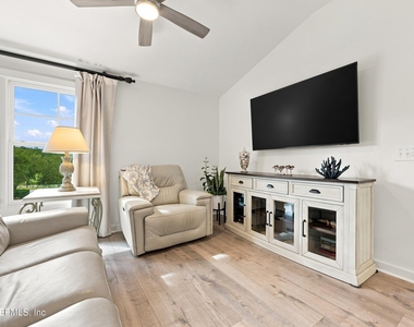 965 Registry Boulevard - Photo Thumbnail 12