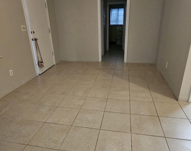 3015 Phyllis Street - Photo Thumbnail 3