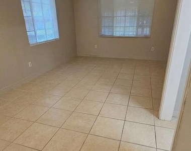 3015 Phyllis Street - Photo Thumbnail 5