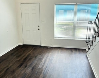 1606 King Street - Photo Thumbnail 3
