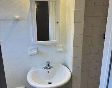 1606 King Street - Photo Thumbnail 9