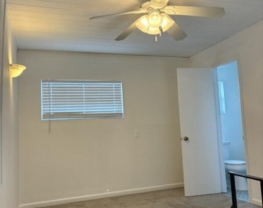1606 King Street - Photo Thumbnail 6