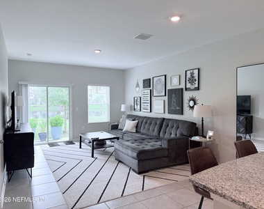 75 Pomona Way - Photo Thumbnail 2