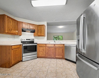 10930 Lauren Oak Lane S - Photo Thumbnail 5