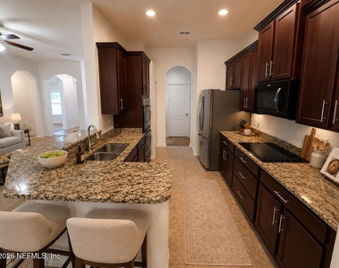 312 W Adelaide Drive - Photo Thumbnail 7