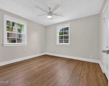 2247 Riverside Avenue - Photo Thumbnail 14