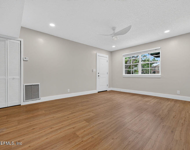 2247 Riverside Avenue - Photo Thumbnail 3