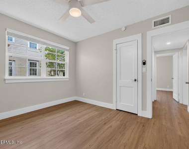 2247 Riverside Avenue - Photo Thumbnail 11