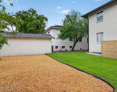 2247 Riverside Avenue - Photo Thumbnail 22